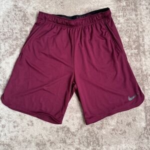 Men’s NIKE dry-fit maroon athletic basketball short size Medium NWT